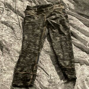 Athleta black and gray capri leggings